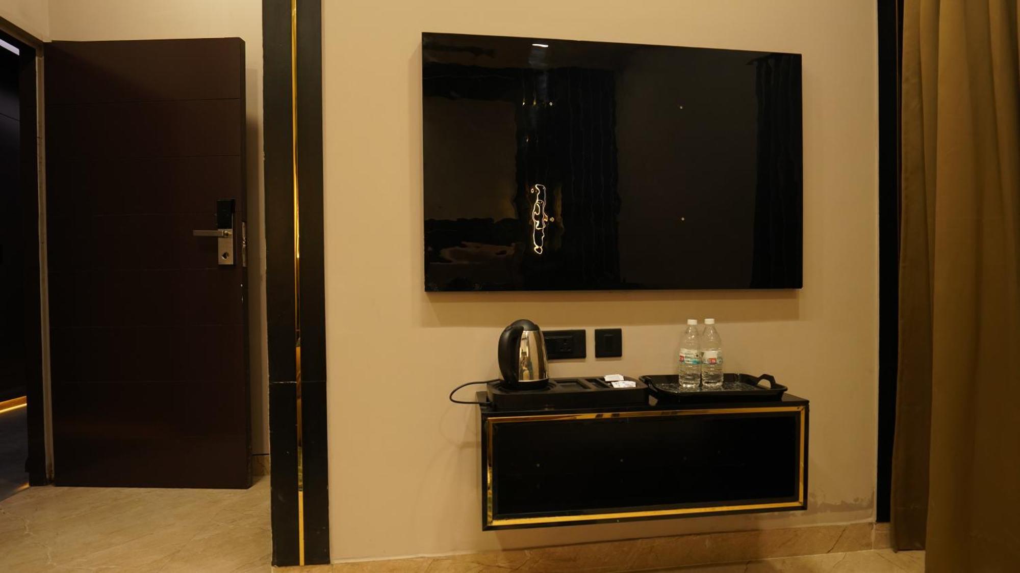 Aquila Grand Suites - Noida Sector 136 Exterior foto